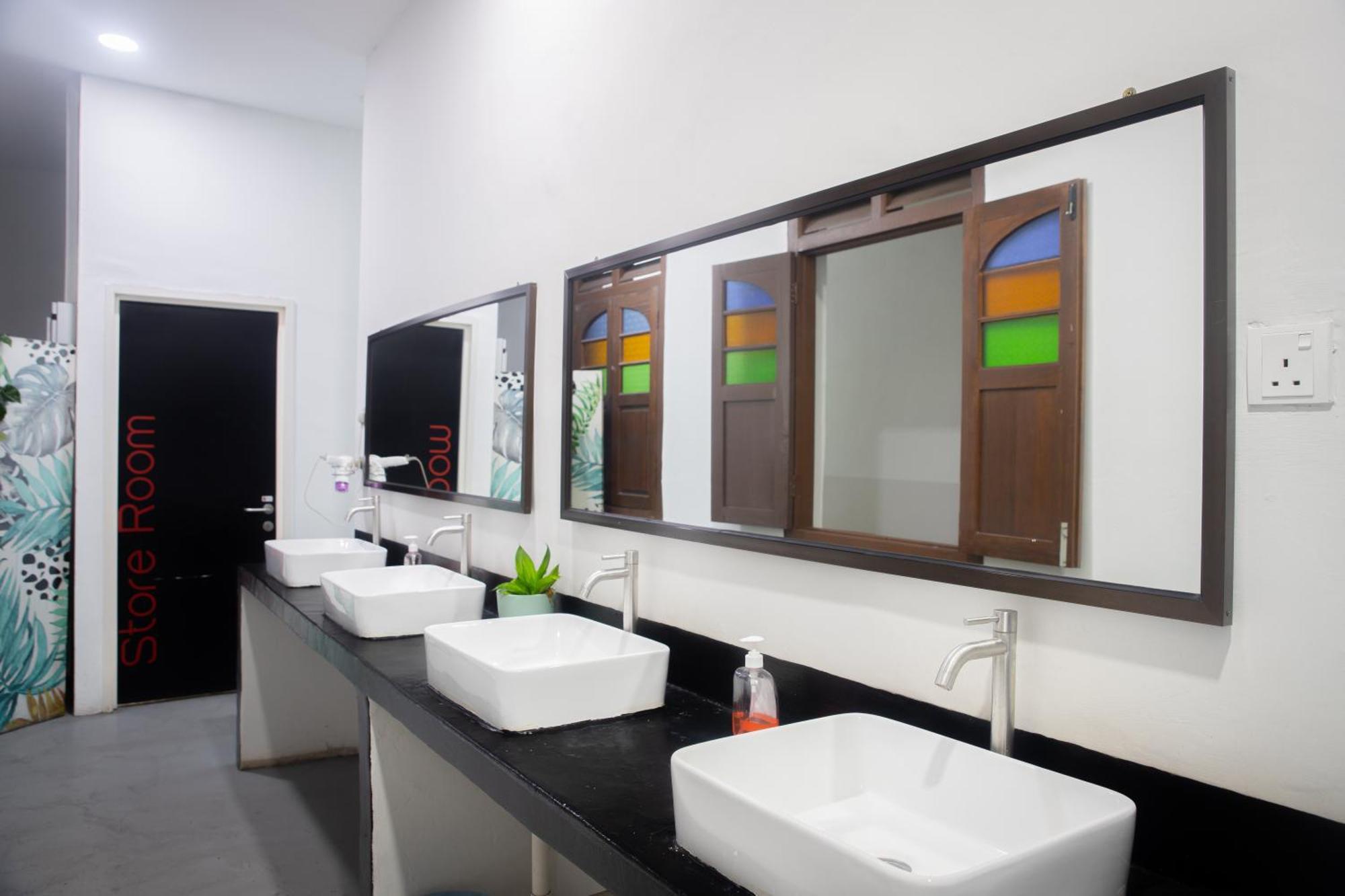 Sleep Here Hostel, Melaka Экстерьер фото