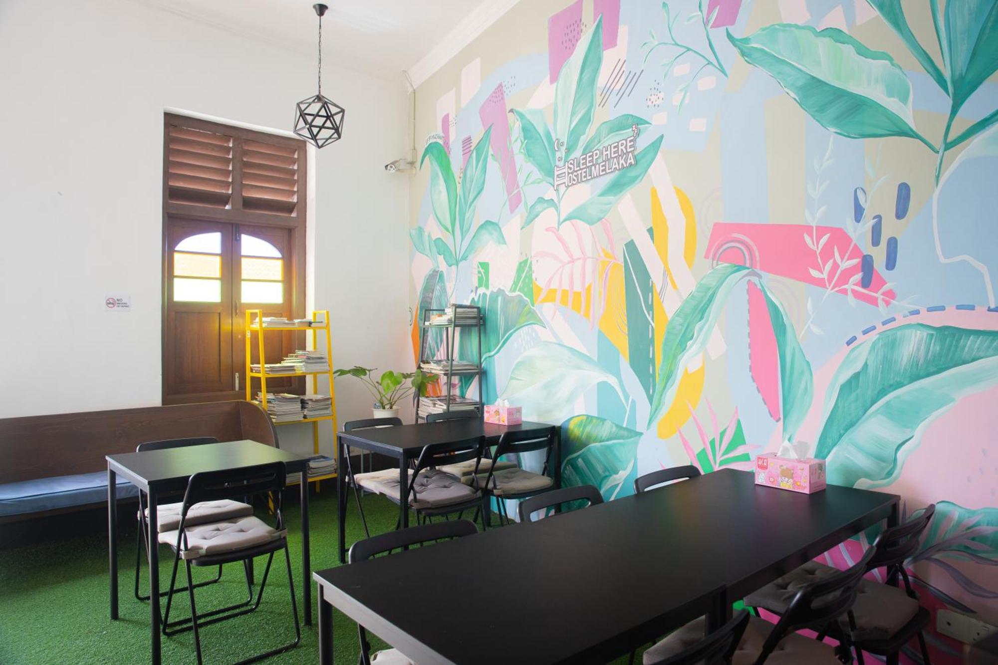Sleep Here Hostel, Melaka Экстерьер фото